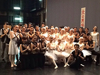2014-6-14　広島
サイ・シャオチャン先生プロデュース
「 SHAKE！！」ブラック＆ホワイトで共演した広島のインターナショナルバレエアカデミーの皆さん そして、シャオチャン先生と。 