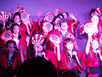 2014-8-9　　岡山
ハッピとうちわでお祭り騒ぎ！お客さんも一緒に盛り上がってます！